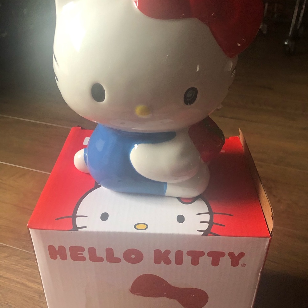 One Left! RARE HELLO KITTY-NWT large Ceramic Bank - Picture 1 of 10